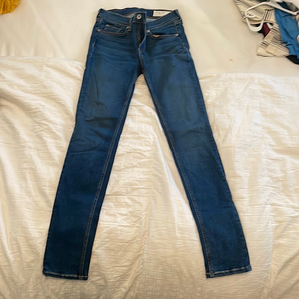 Very gently used Rag & Bone jeans- size 26, skinny
